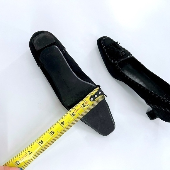 STUART WEITZMAN
Suede Tassel Accents Pumps size 7.5 N - Picture 5 of 12